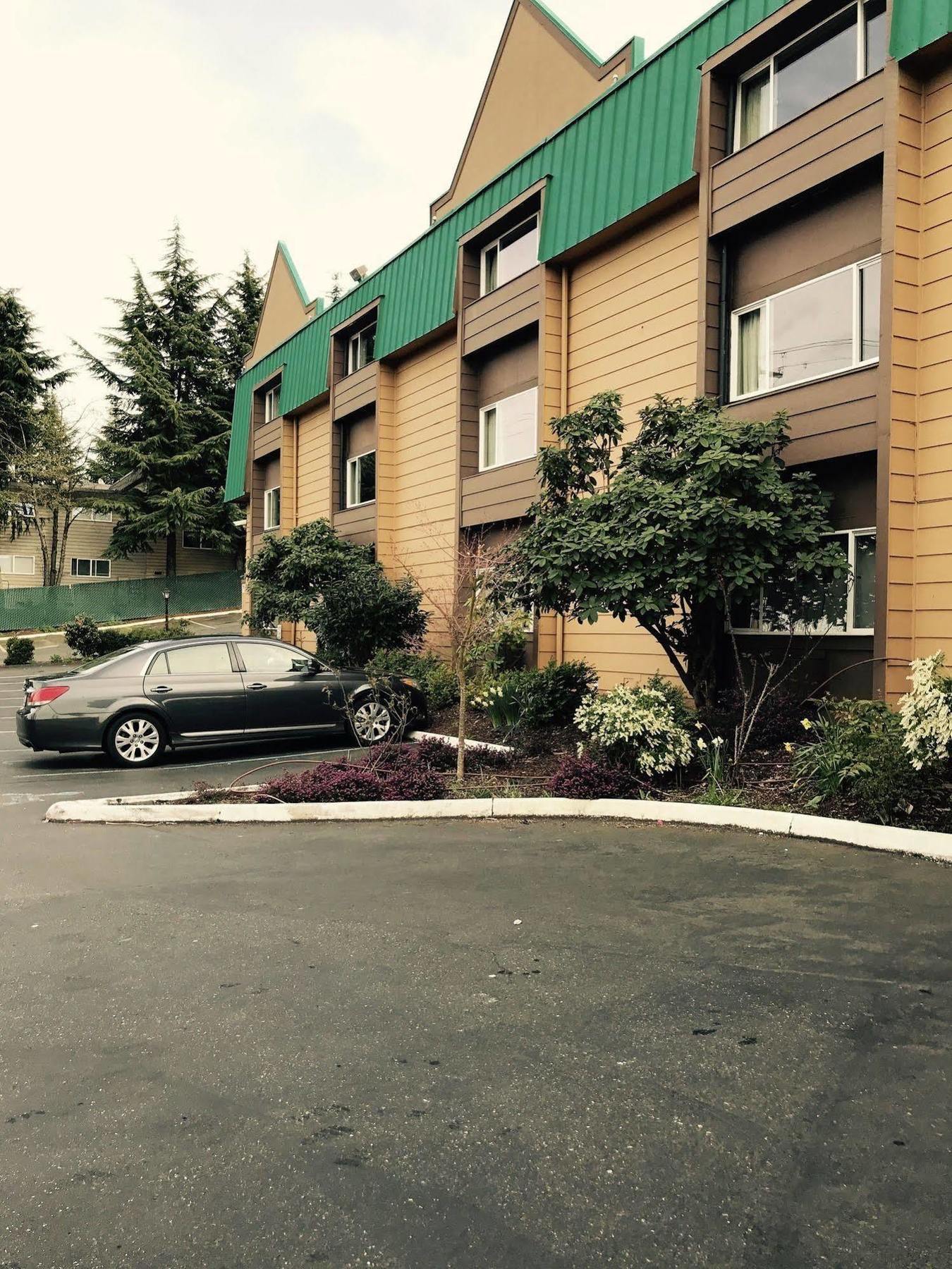 Sutton Suites Hotel SeaTac Exterior foto